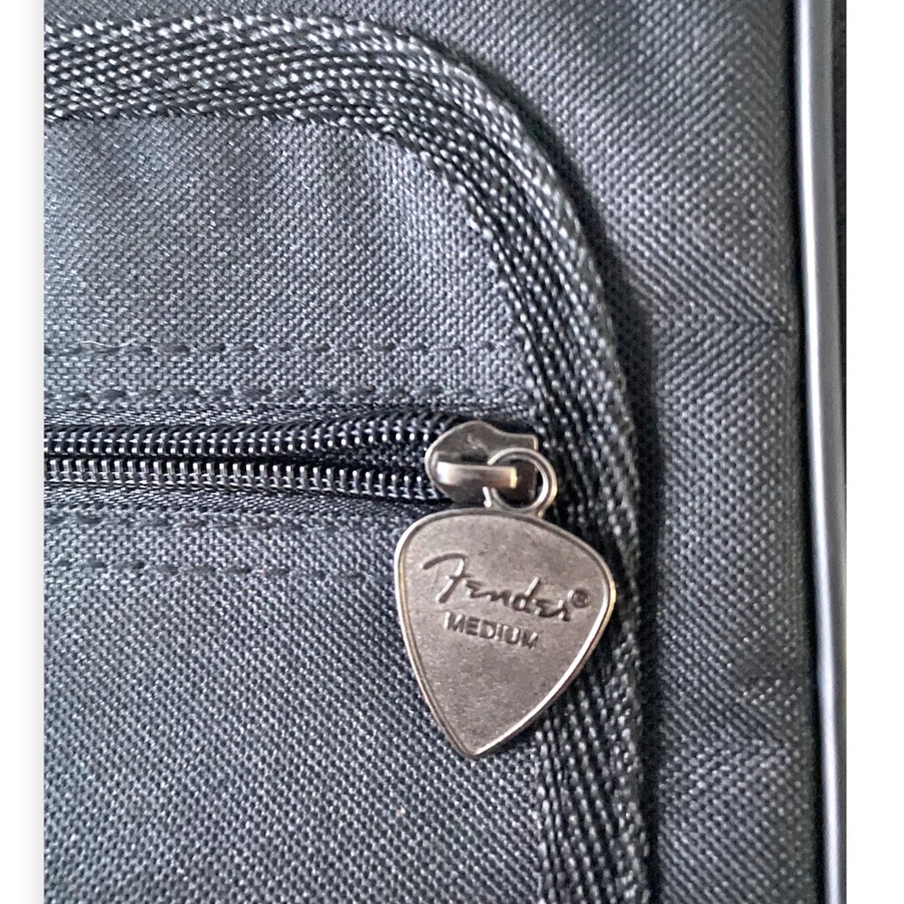 FENDER SOFT BLACK PADDED GUITAR
GIG BAG CASE NEW WITH TAG - Picture 3 of 11